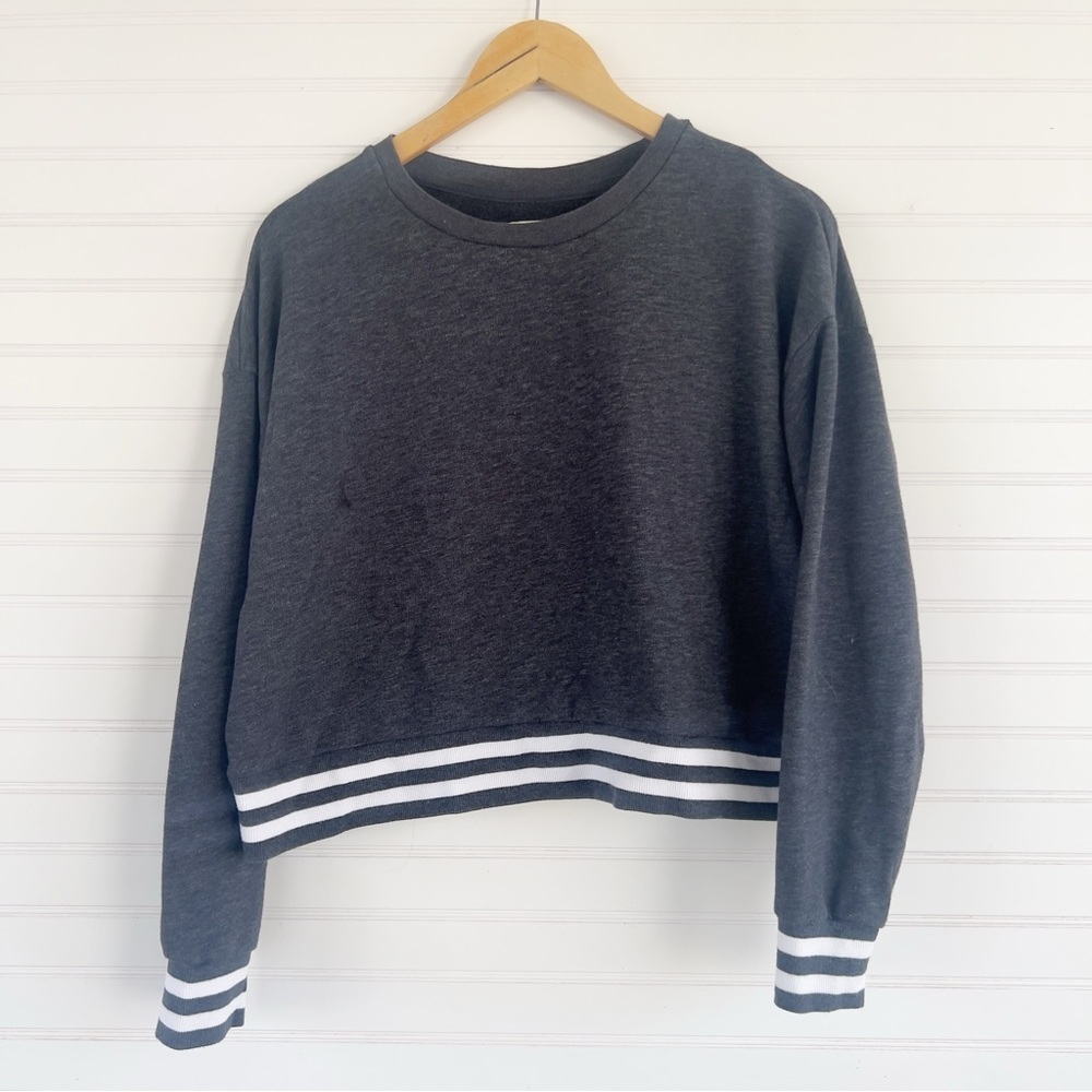 Mossimo Sweatshirt Large Gray Cropped Varsity Stripe Pullover VN1107216